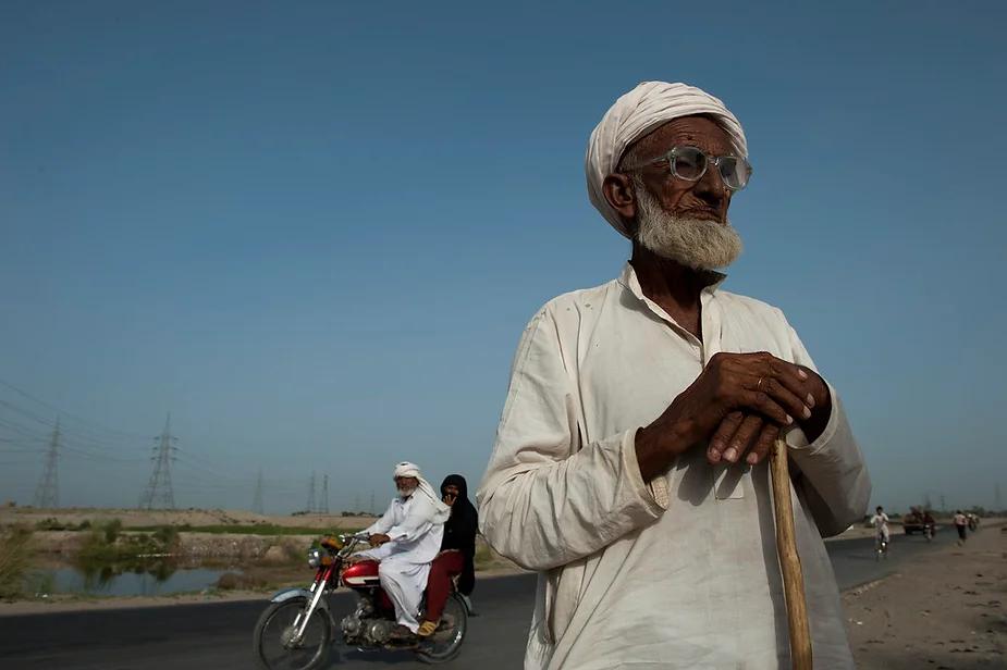 elderly labor in pakistan